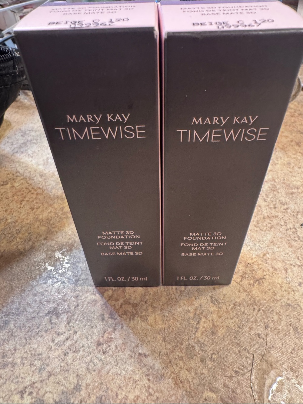 Mary Kay Timewise Matte 3D Foundation — Black & purple  Packaging beige C 120